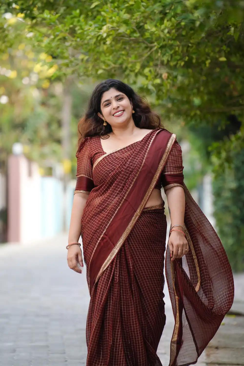 Badhra Brown Pure Viscose Georgette Saree - Image 2