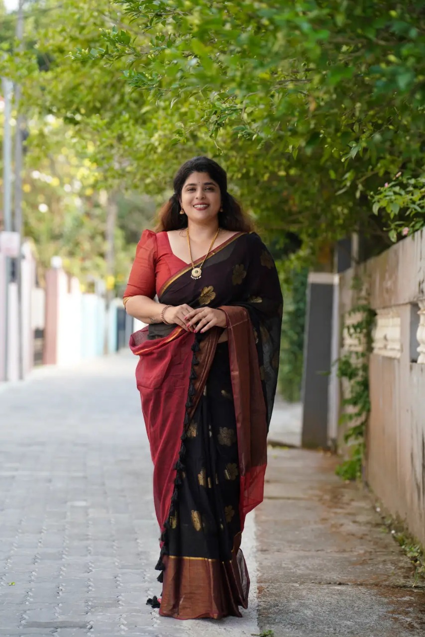 Hibiscus Mul Mul Cotton Saree - Image 3